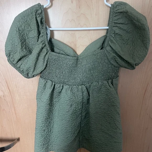 Green Puff Sleeve Women's Top - Picture 2 of 2